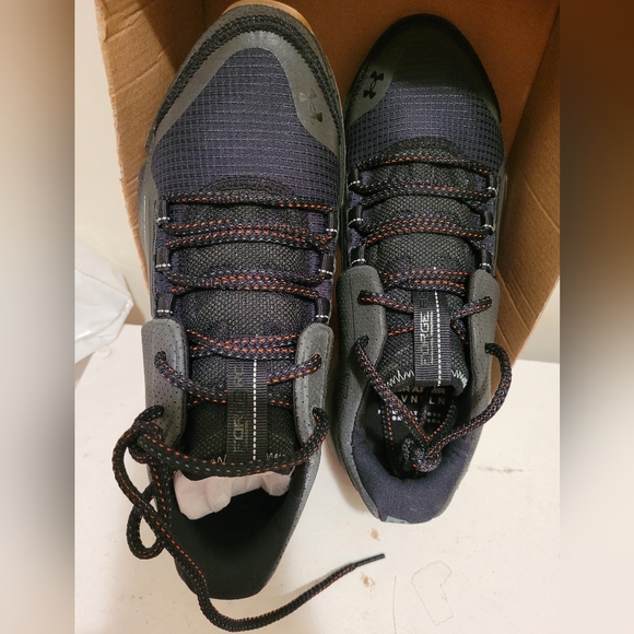 UNDER ARMOUR SHOES NEW - Picture 1 of 3